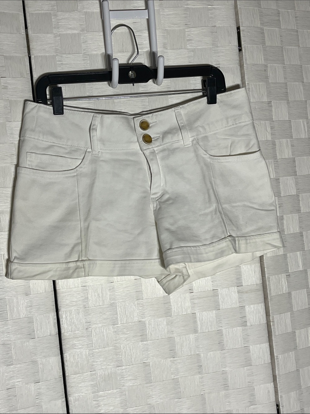 Bella Dahl High-Waist White Rolled-Hem Shorts